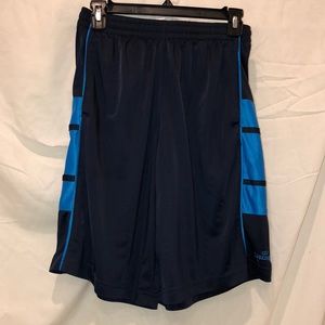 Spalding basketball shorts in the color navy.